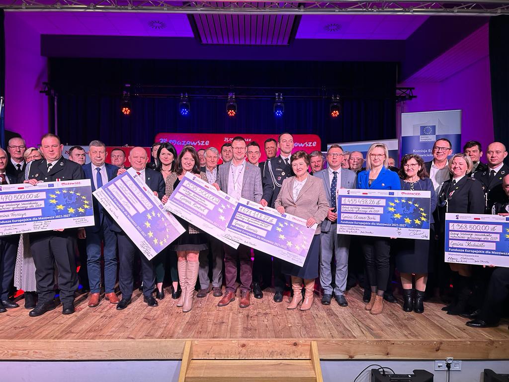 OSP Kadzidło, Rzekuń, Zamość, Czerwin, Łyse, Czarnia i Nowa Wieś z wozami strażackimi dzięki wsparciu UE [24.01.2024] - zdjęcie #1 - eOstroleka.pl