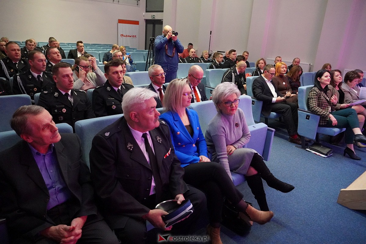 OSP Kadzidło, Rzekuń, Zamość, Czerwin, Łyse, Czarnia i Nowa Wieś z wozami strażackimi dzięki wsparciu UE [24.01.2024] - zdjęcie #36 - eOstroleka.pl