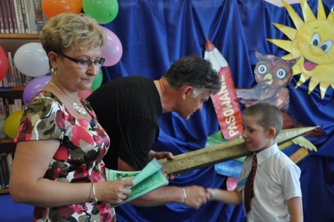 Pasowanie na czytelnika (9.VI.2011) - zdjęcie #28 - eOstroleka.pl