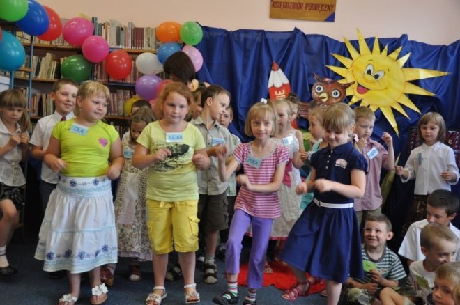 Pasowanie na czytelnika (9.VI.2011) - zdjęcie #6 - eOstroleka.pl