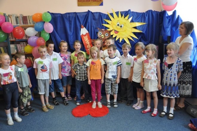 Pasowanie na czytelnika (9.VI.2011) - zdjęcie #5 - eOstroleka.pl