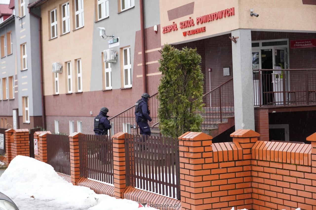 Wizja lokalna w szkole w Kadzidle [25.01.2024] - zdjęcie #9 - eOstroleka.pl