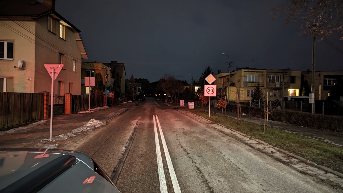 Awaria oświetlenia ulicznego na osiedlu Traugutta [25.01.2024] - zdjęcie #1 - eOstroleka.pl