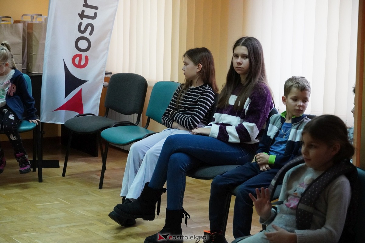 Dzień Seniora i Wnuczka w SM “CENTRUM” - integracja i zabawa międzypokoleniowa [26.01.2024] - zdjęcie #69 - eOstroleka.pl