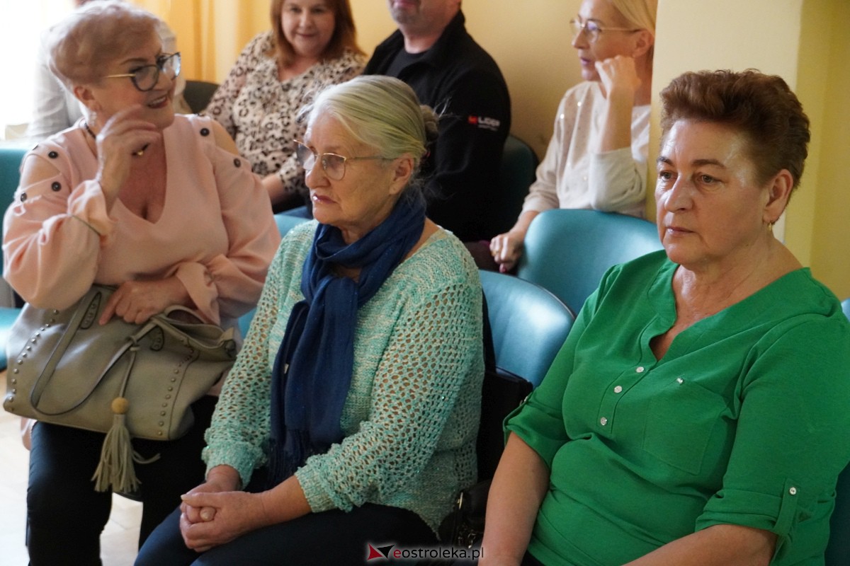 Dzień Seniora i Wnuczka w SM “CENTRUM” - integracja i zabawa międzypokoleniowa [26.01.2024] - zdjęcie #66 - eOstroleka.pl