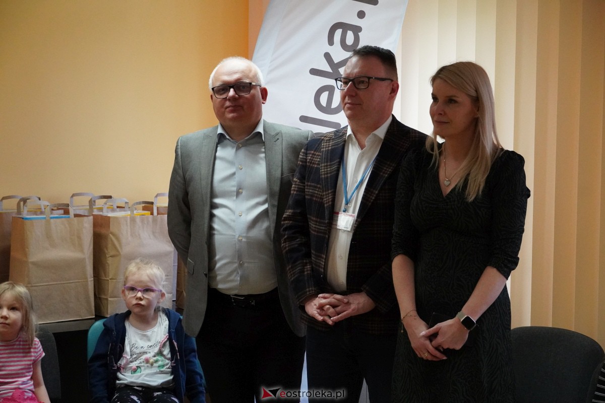 Dzień Seniora i Wnuczka w SM “CENTRUM” - integracja i zabawa międzypokoleniowa [26.01.2024] - zdjęcie #64 - eOstroleka.pl