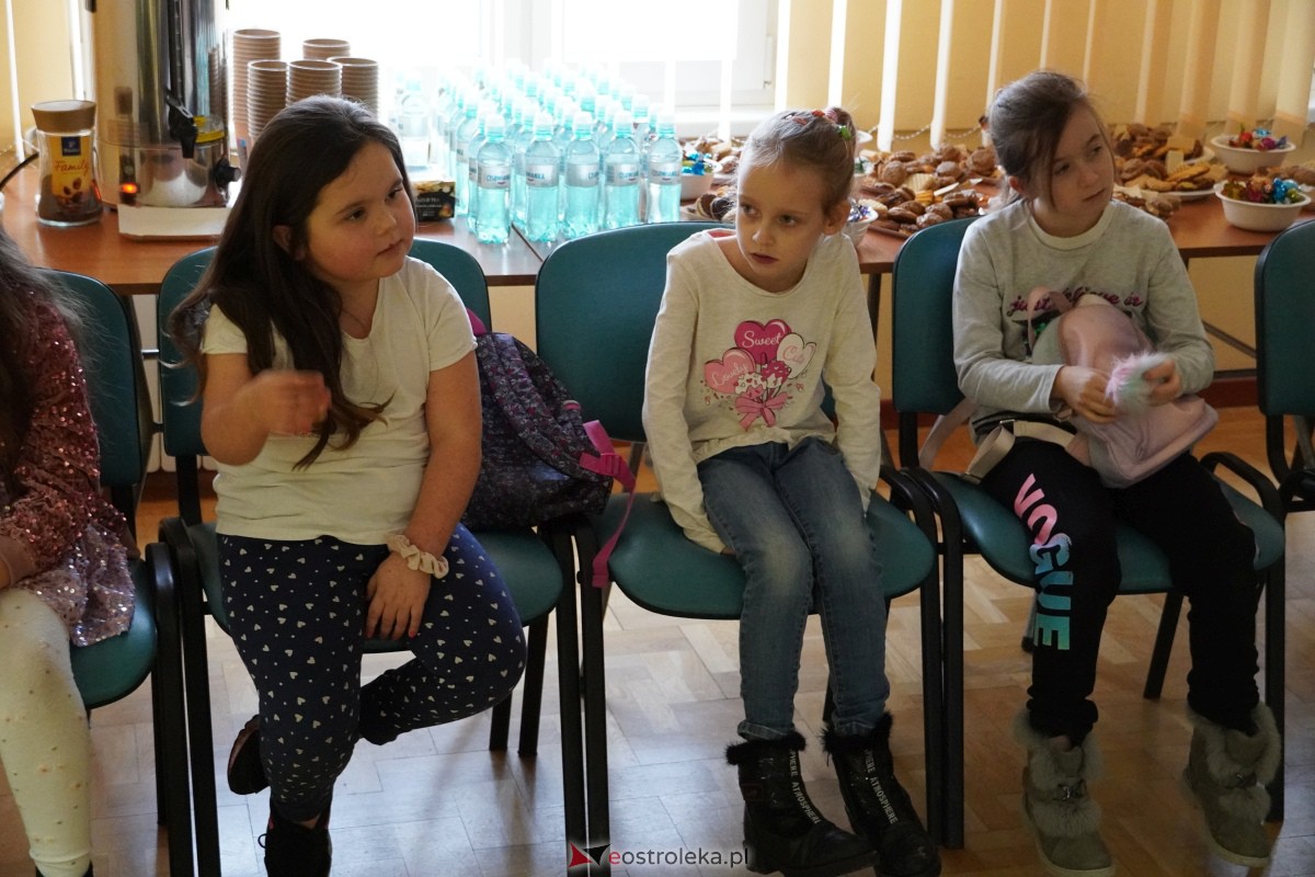 Dzień Seniora i Wnuczka w SM “CENTRUM” - integracja i zabawa międzypokoleniowa [26.01.2024] - zdjęcie #59 - eOstroleka.pl