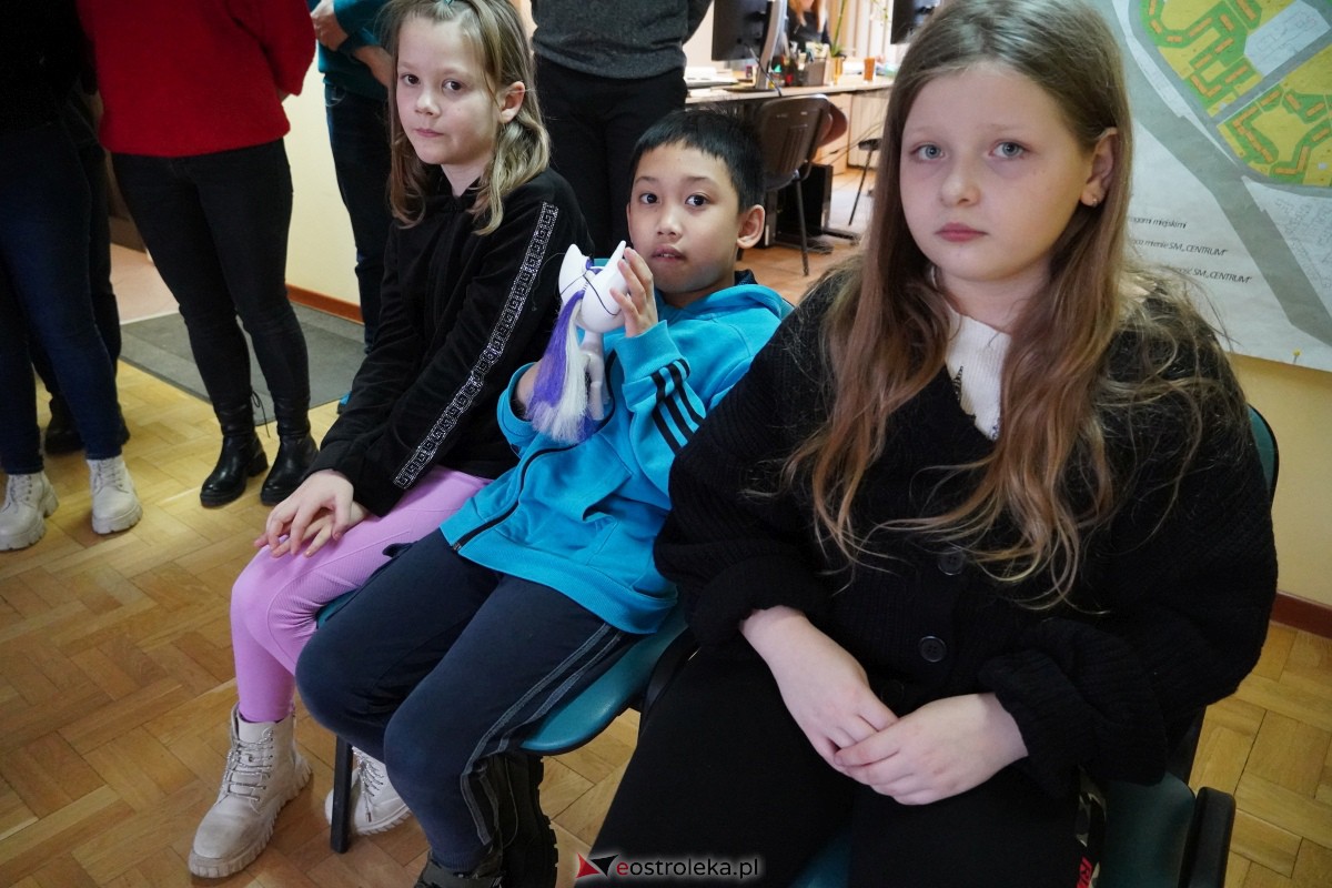 Dzień Seniora i Wnuczka w SM “CENTRUM” - integracja i zabawa międzypokoleniowa [26.01.2024] - zdjęcie #55 - eOstroleka.pl