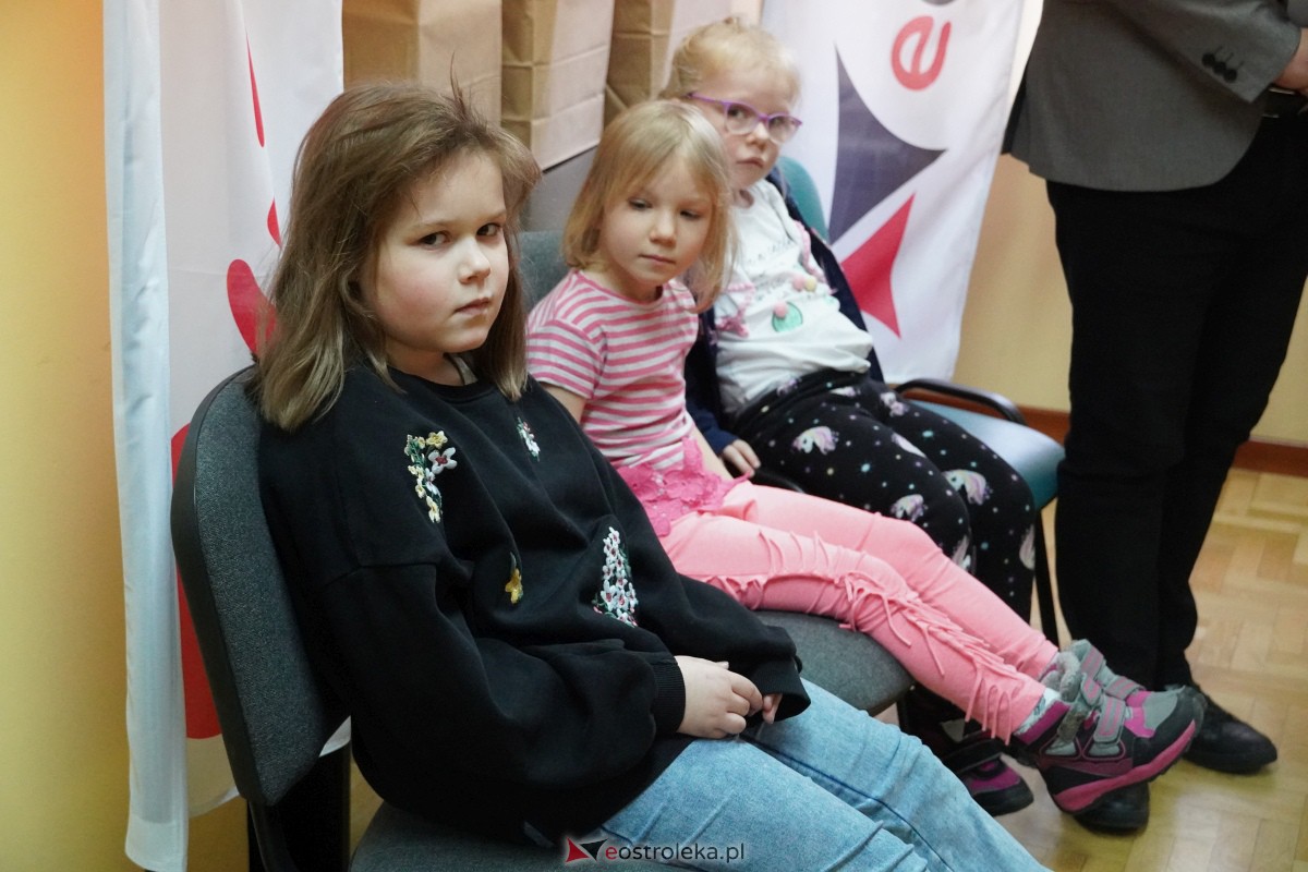 Dzień Seniora i Wnuczka w SM “CENTRUM” - integracja i zabawa międzypokoleniowa [26.01.2024] - zdjęcie #52 - eOstroleka.pl