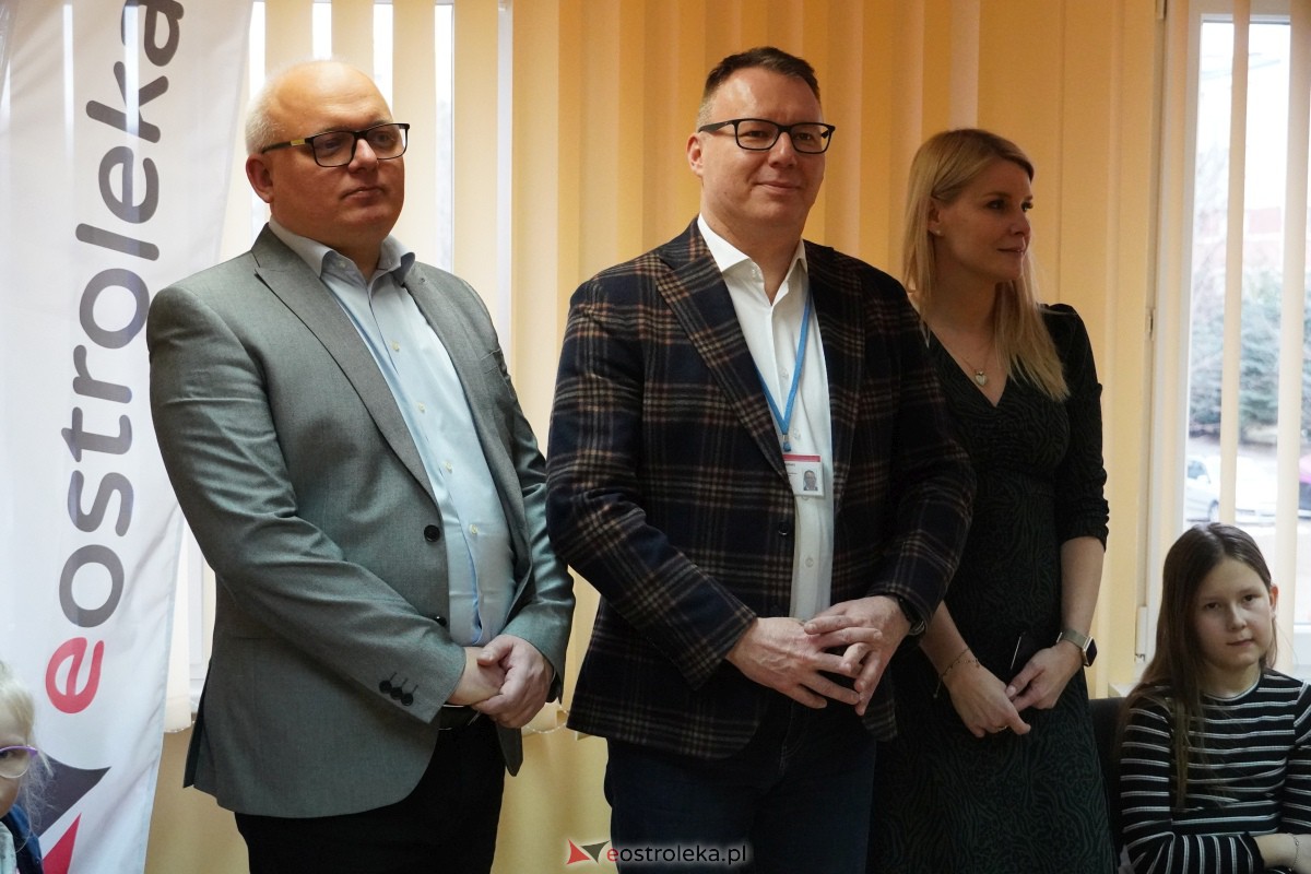 Dzień Seniora i Wnuczka w SM “CENTRUM” - integracja i zabawa międzypokoleniowa [26.01.2024] - zdjęcie #51 - eOstroleka.pl