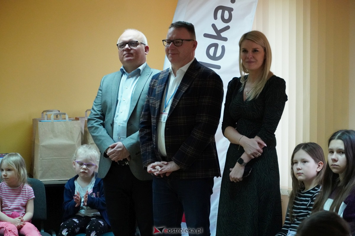 Dzień Seniora i Wnuczka w SM “CENTRUM” - integracja i zabawa międzypokoleniowa [26.01.2024] - zdjęcie #45 - eOstroleka.pl