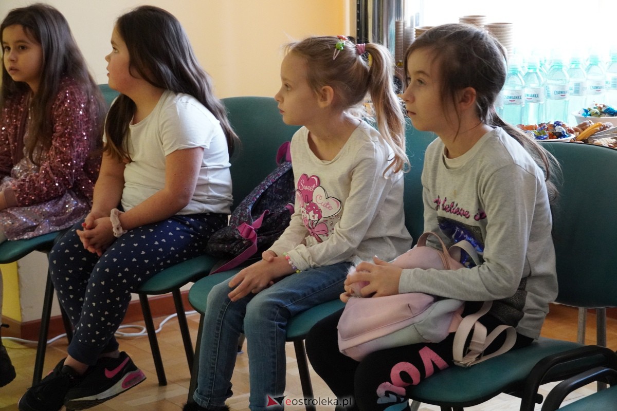 Dzień Seniora i Wnuczka w SM “CENTRUM” - integracja i zabawa międzypokoleniowa [26.01.2024] - zdjęcie #42 - eOstroleka.pl