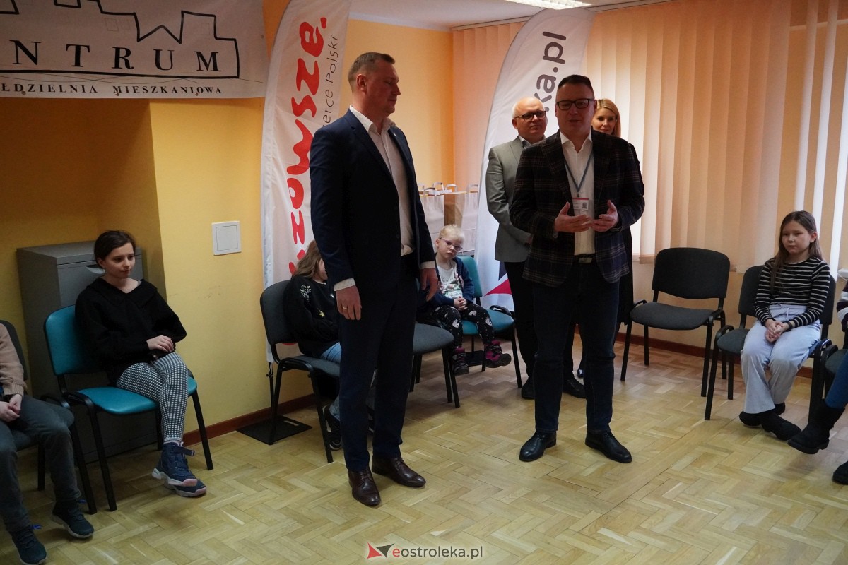 Dzień Seniora i Wnuczka w SM “CENTRUM” - integracja i zabawa międzypokoleniowa [26.01.2024] - zdjęcie #40 - eOstroleka.pl