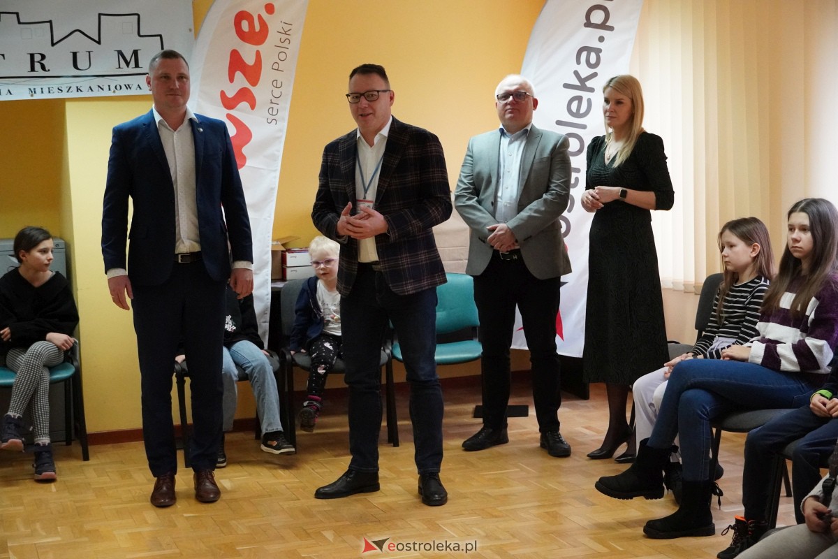 Dzień Seniora i Wnuczka w SM “CENTRUM” - integracja i zabawa międzypokoleniowa [26.01.2024] - zdjęcie #38 - eOstroleka.pl