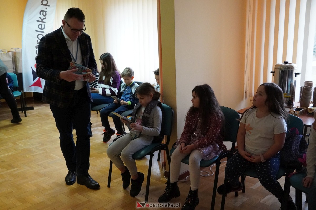 Dzień Seniora i Wnuczka w SM “CENTRUM” - integracja i zabawa międzypokoleniowa [26.01.2024] - zdjęcie #29 - eOstroleka.pl