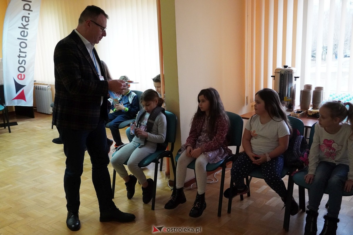 Dzień Seniora i Wnuczka w SM “CENTRUM” - integracja i zabawa międzypokoleniowa [26.01.2024] - zdjęcie #28 - eOstroleka.pl