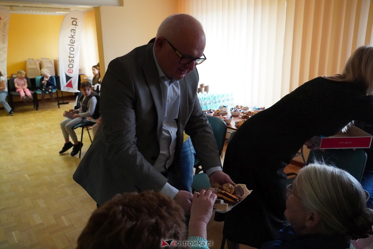 Dzień Seniora i Wnuczka w SM “CENTRUM” - integracja i zabawa międzypokoleniowa [26.01.2024] - zdjęcie #52 - eOstroleka.pl