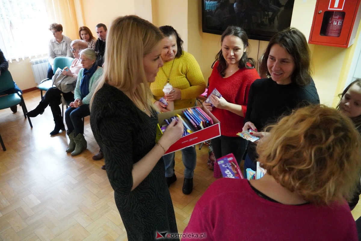 Dzień Seniora i Wnuczka w SM “CENTRUM” - integracja i zabawa międzypokoleniowa [26.01.2024] - zdjęcie #20 - eOstroleka.pl