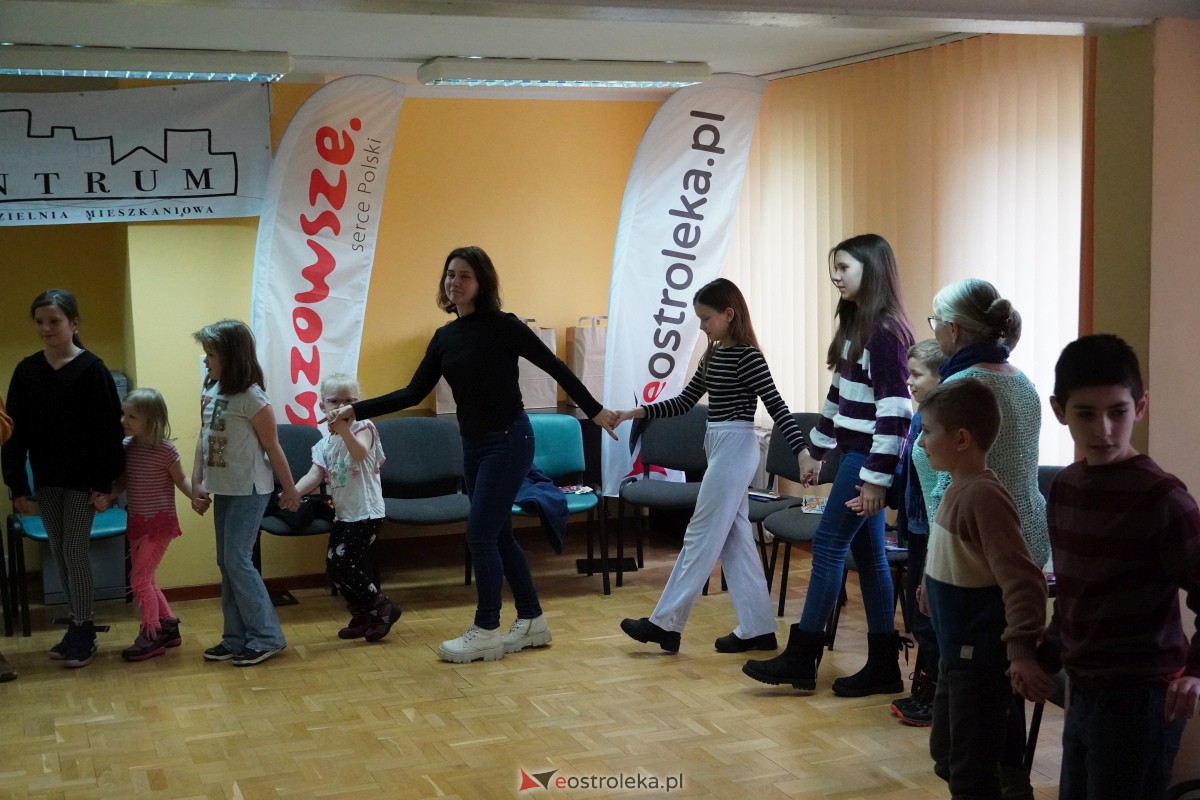 Dzień Seniora i Wnuczka w SM “CENTRUM” - integracja i zabawa międzypokoleniowa [26.01.2024] - zdjęcie #19 - eOstroleka.pl