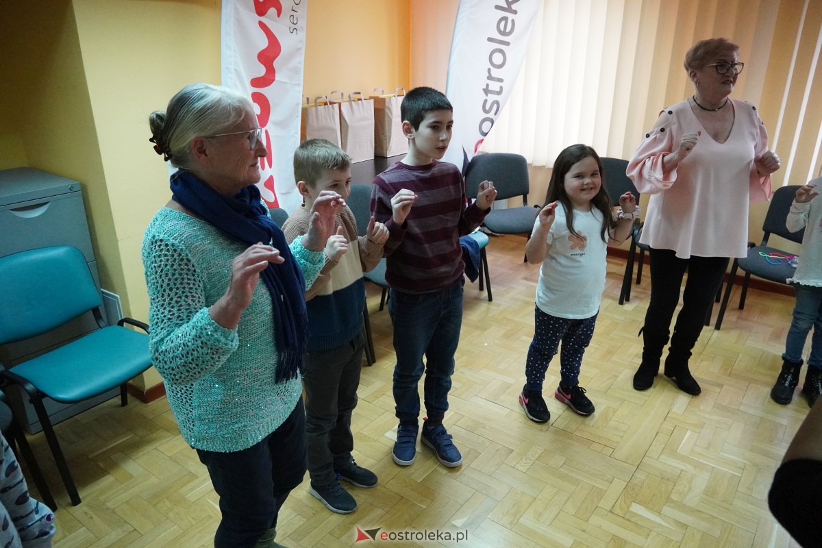 Dzień Seniora i Wnuczka w SM “CENTRUM” - integracja i zabawa międzypokoleniowa [26.01.2024] - zdjęcie #67 - eOstroleka.pl