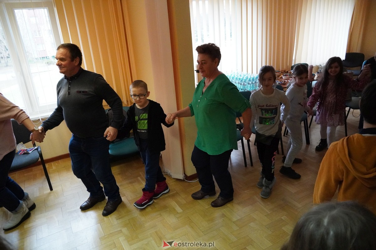 Dzień Seniora i Wnuczka w SM “CENTRUM” - integracja i zabawa międzypokoleniowa [26.01.2024] - zdjęcie #68 - eOstroleka.pl