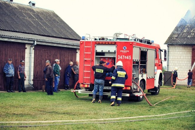 Pożar w Lipiance (09/06.2011) - zdjęcie #14 - eOstroleka.pl