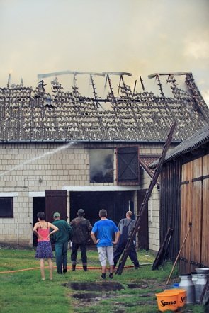 Pożar w Lipiance (09/06.2011) - zdjęcie #15 - eOstroleka.pl