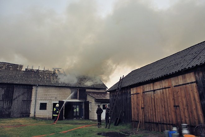 Pożar w Lipiance (09/06.2011) - zdjęcie #18 - eOstroleka.pl