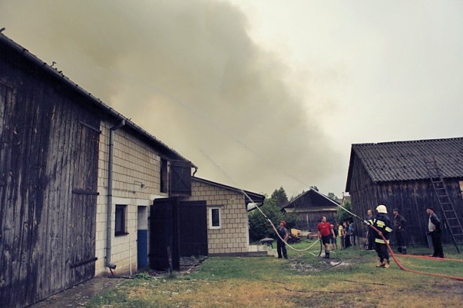 Pożar w Lipiance (09/06.2011) - zdjęcie #23 - eOstroleka.pl