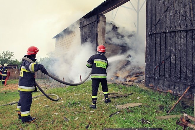 Pożar w Lipiance (09/06.2011) - zdjęcie #28 - eOstroleka.pl