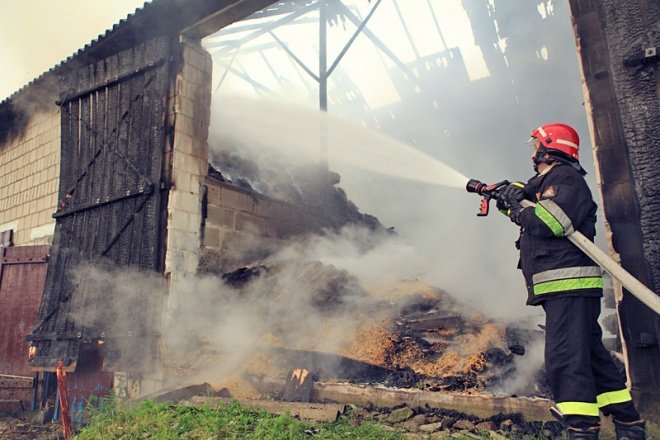 Pożar w Lipiance (09/06.2011) - zdjęcie #3 - eOstroleka.pl