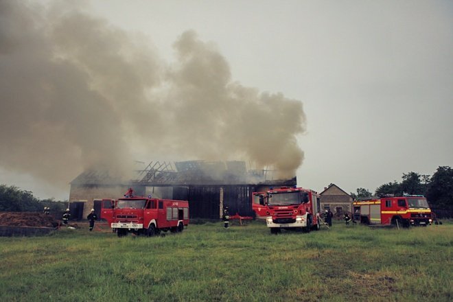 Pożar w Lipiance (09/06.2011) - zdjęcie #4 - eOstroleka.pl