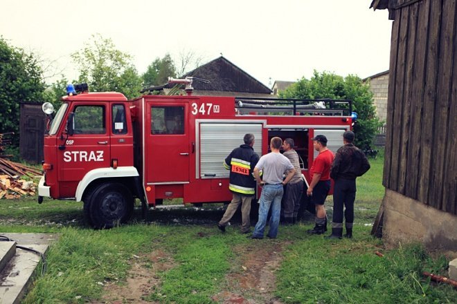 Pożar w Lipiance (09/06.2011) - zdjęcie #9 - eOstroleka.pl