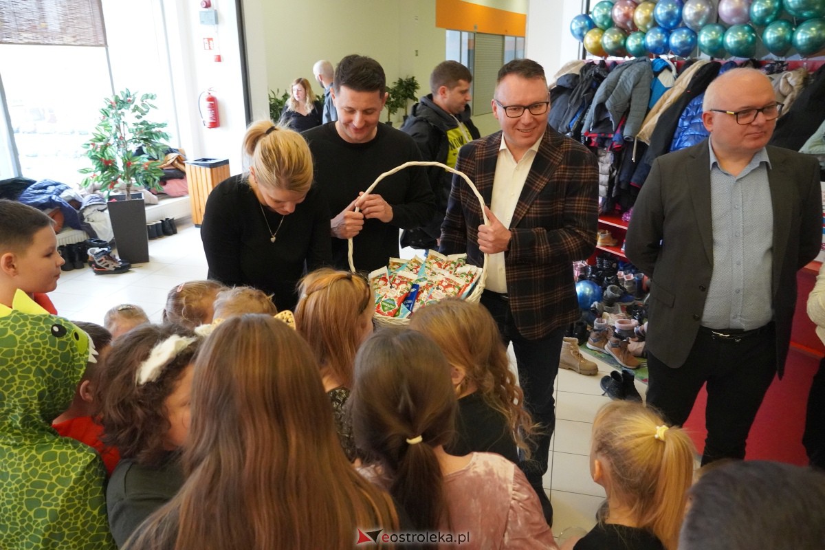 Bal karnawałowy w Morskiej Krainie - świetna zabawa dla ponad 100 dzieci [27.01.2024] - zdjęcie #42 - eOstroleka.pl