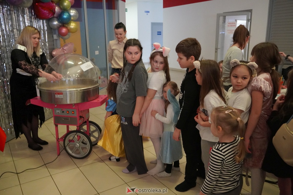Bal karnawałowy w Morskiej Krainie - świetna zabawa dla ponad 100 dzieci [27.01.2024] - zdjęcie #5 - eOstroleka.pl