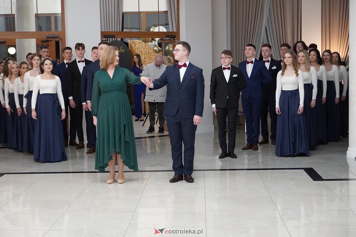 Studniówka 2024. Do matury odliczali uczniowie ZSZ 2 w Ostrołęce [27.01.2024] - zdjęcie #238 - eOstroleka.pl