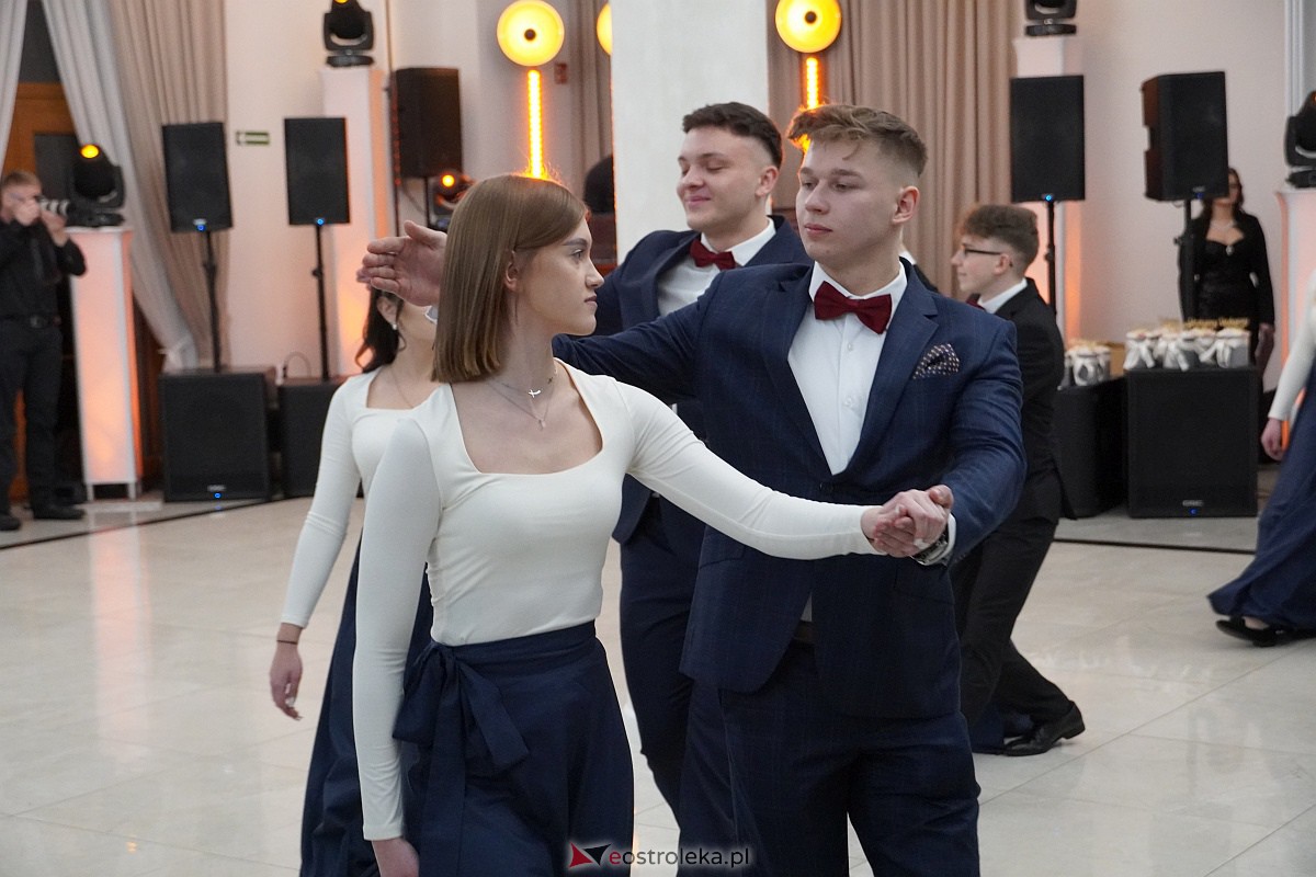 Studniówka 2024. Do matury odliczali uczniowie ZSZ 2 w Ostrołęce [27.01.2024] - zdjęcie #222 - eOstroleka.pl