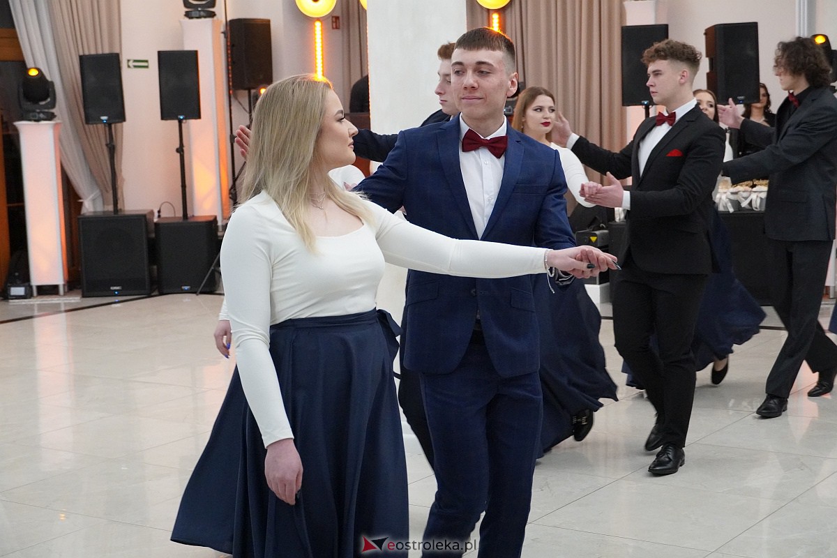 Studniówka 2024. Do matury odliczali uczniowie ZSZ 2 w Ostrołęce [27.01.2024] - zdjęcie #220 - eOstroleka.pl