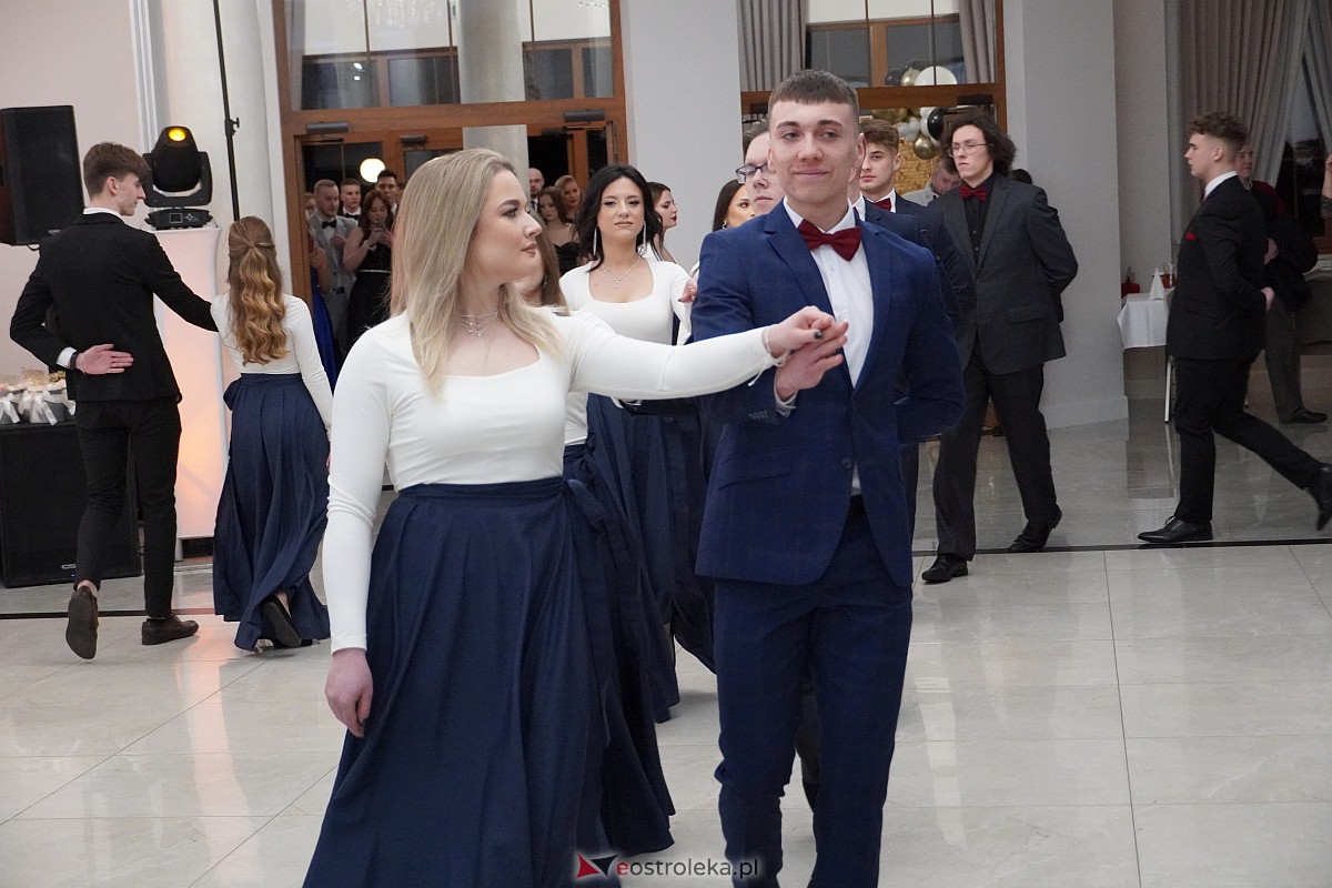 Studniówka 2024. Do matury odliczali uczniowie ZSZ 2 w Ostrołęce [27.01.2024] - zdjęcie #190 - eOstroleka.pl