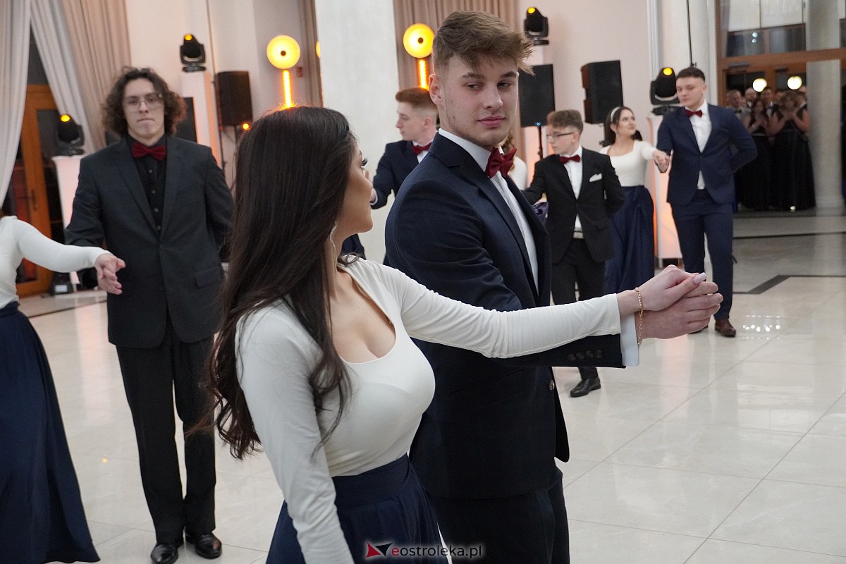 Studniówka 2024. Do matury odliczali uczniowie ZSZ 2 w Ostrołęce [27.01.2024] - zdjęcie #164 - eOstroleka.pl