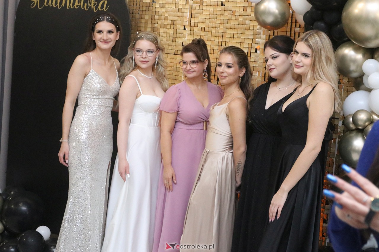 Studniówka 2024. Do matury odliczali uczniowie ZSZ 2 w Ostrołęce [27.01.2024] - zdjęcie #88 - eOstroleka.pl