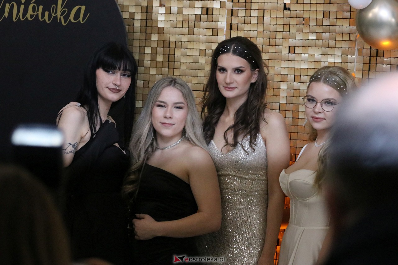 Studniówka 2024. Do matury odliczali uczniowie ZSZ 2 w Ostrołęce [27.01.2024] - zdjęcie #80 - eOstroleka.pl