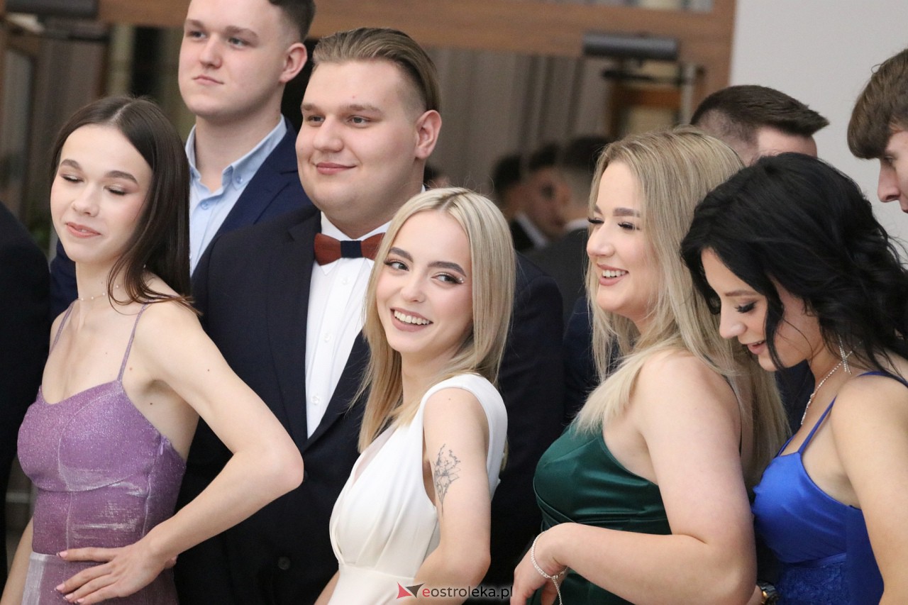 Studniówka 2024. Do matury odliczali uczniowie ZSZ 2 w Ostrołęce [27.01.2024] - zdjęcie #77 - eOstroleka.pl