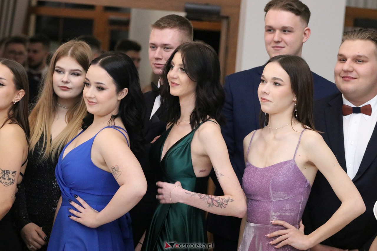 Studniówka 2024. Do matury odliczali uczniowie ZSZ 2 w Ostrołęce [27.01.2024] - zdjęcie #75 - eOstroleka.pl