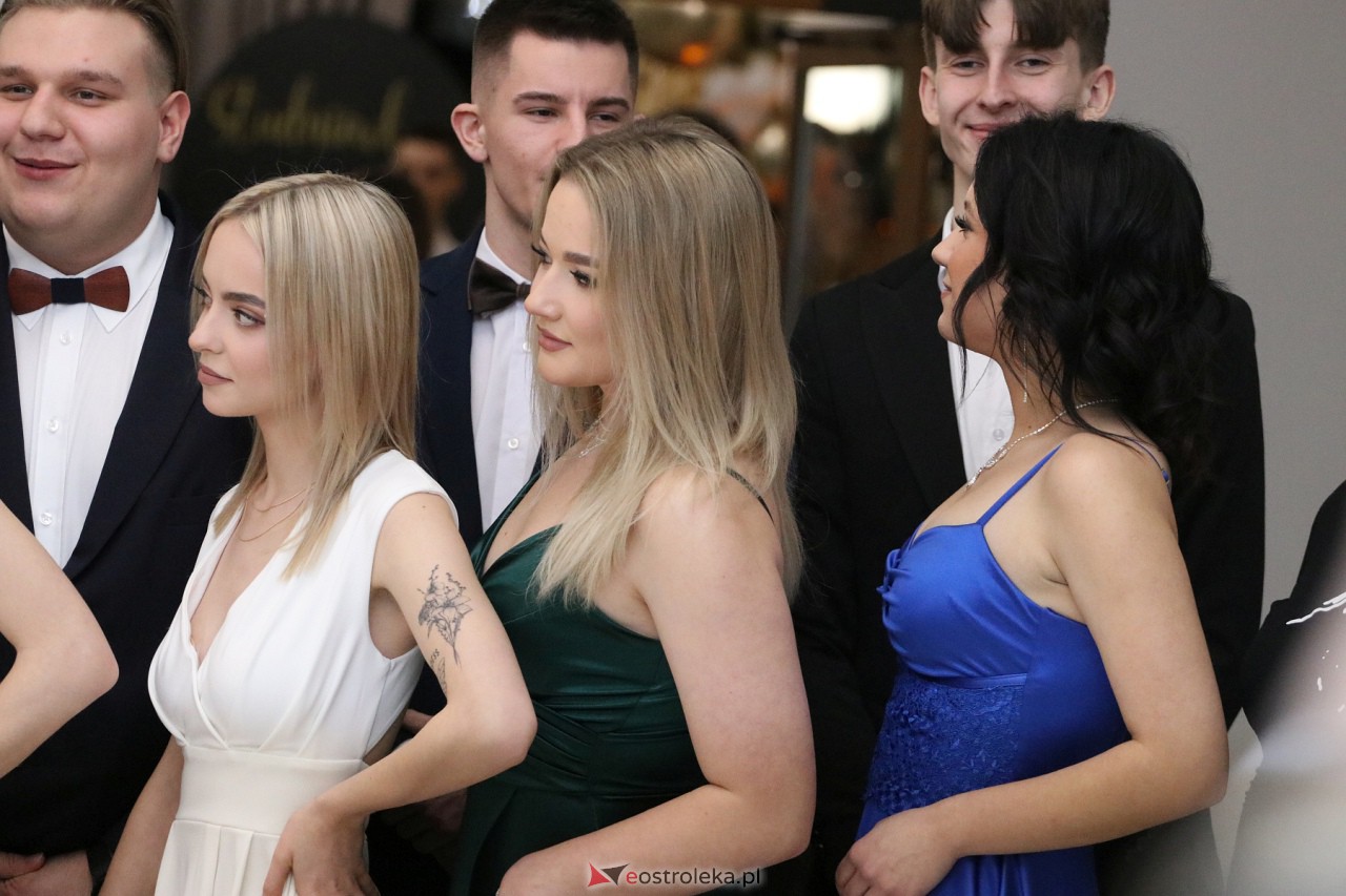 Studniówka 2024. Do matury odliczali uczniowie ZSZ 2 w Ostrołęce [27.01.2024] - zdjęcie #74 - eOstroleka.pl