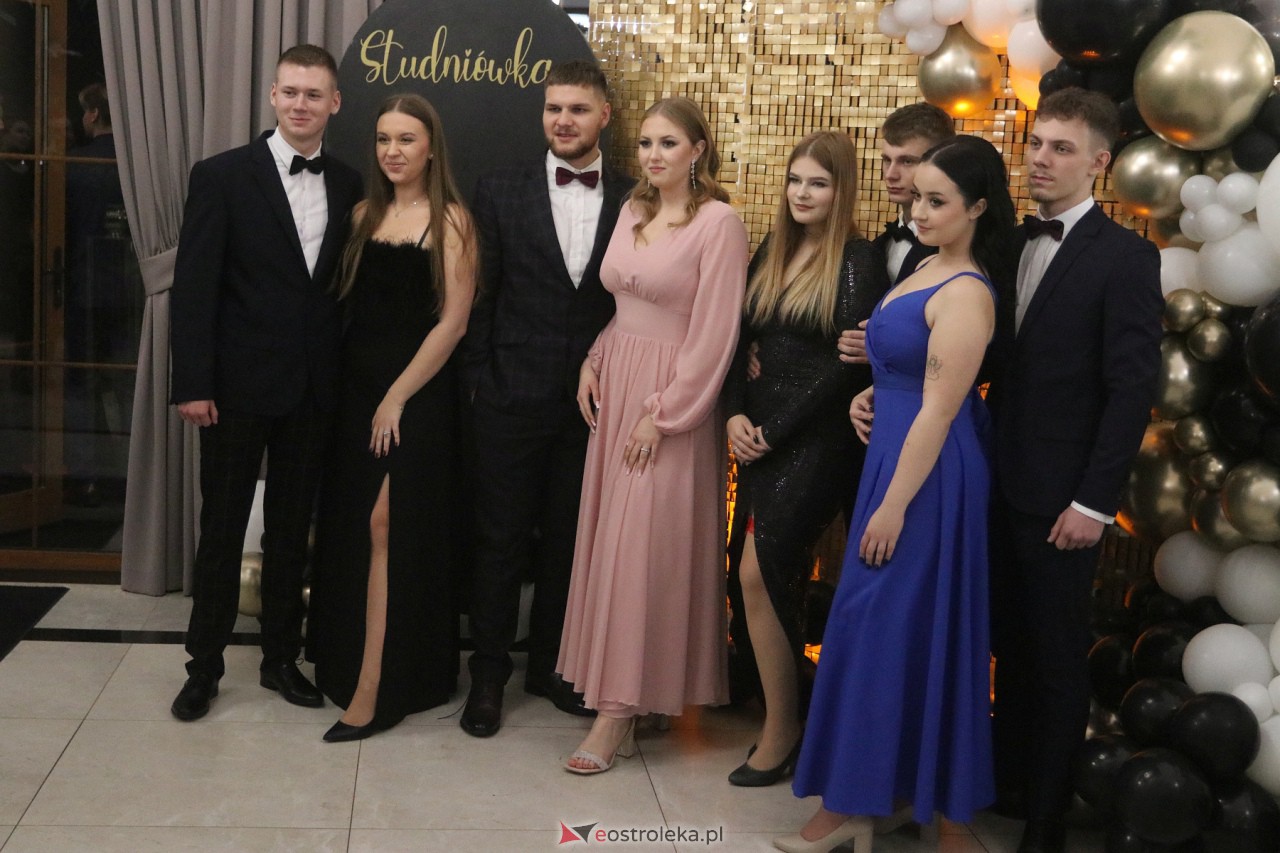 Studniówka 2024. Do matury odliczali uczniowie ZSZ 2 w Ostrołęce [27.01.2024] - zdjęcie #52 - eOstroleka.pl