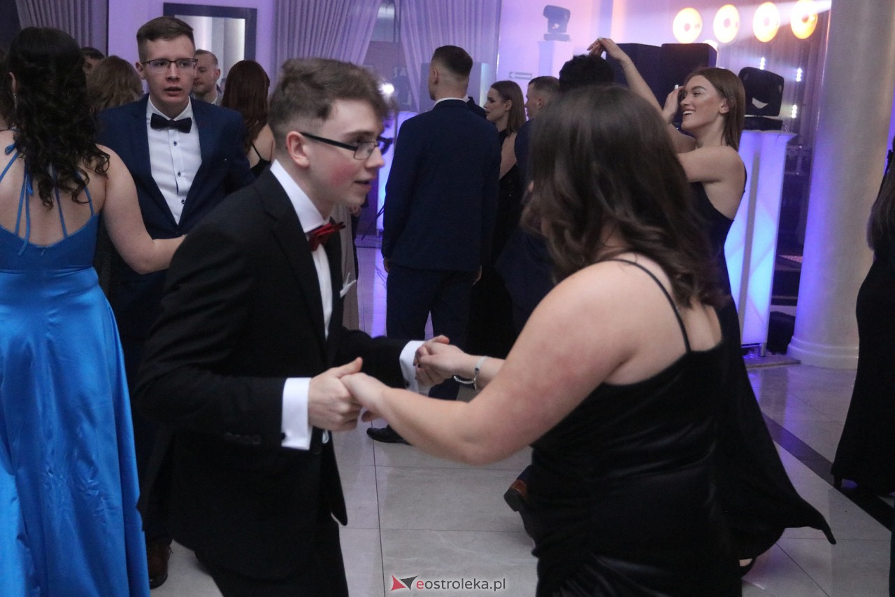 Studniówka 2024. Do matury odliczali uczniowie ZSZ 2 w Ostrołęce [27.01.2024] - zdjęcie #37 - eOstroleka.pl