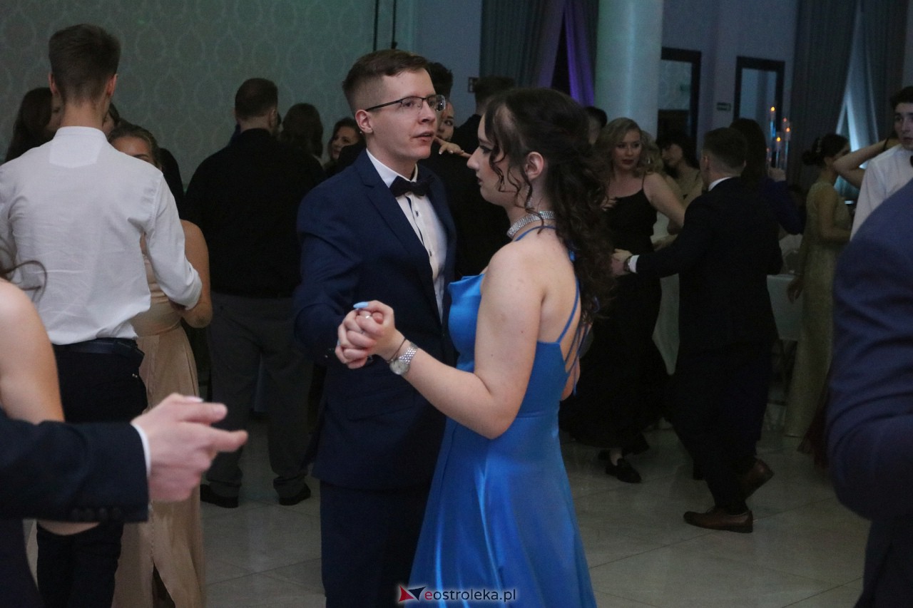 Studniówka 2024. Do matury odliczali uczniowie ZSZ 2 w Ostrołęce [27.01.2024] - zdjęcie #32 - eOstroleka.pl