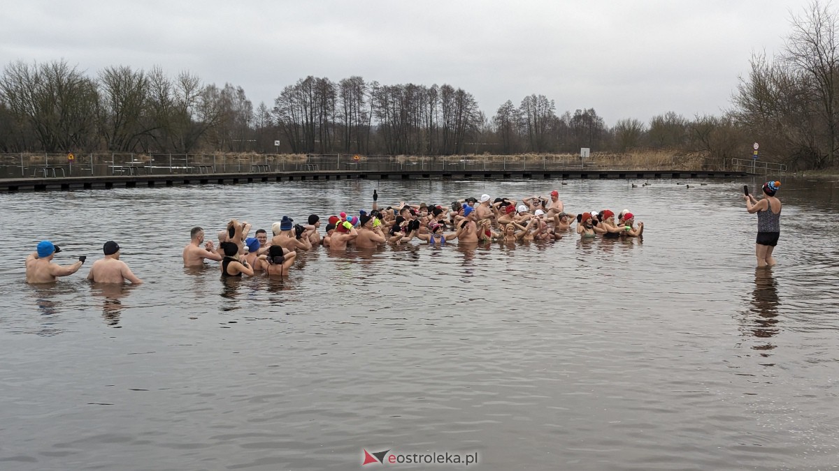 Ostrołęka: Morsy i biegacze razem dla WOŚP [28.01.2024] - zdjęcie #36 - eOstroleka.pl