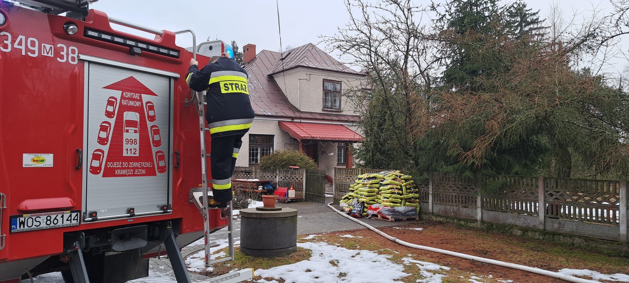Strażacy ochotnicy z Kunina uratowali plebanię przed zalaniem [29.01.2024] - zdjęcie #5 - eOstroleka.pl